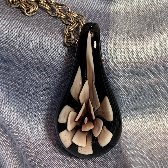 Black Pendant with 3-Dimensional Salmon Pink Floral Design Inside - Picture 10 of 10